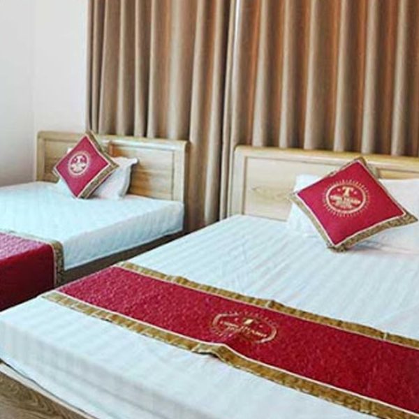 Tấm trang trí vải Taffta 2 lớp thêu logo T3
