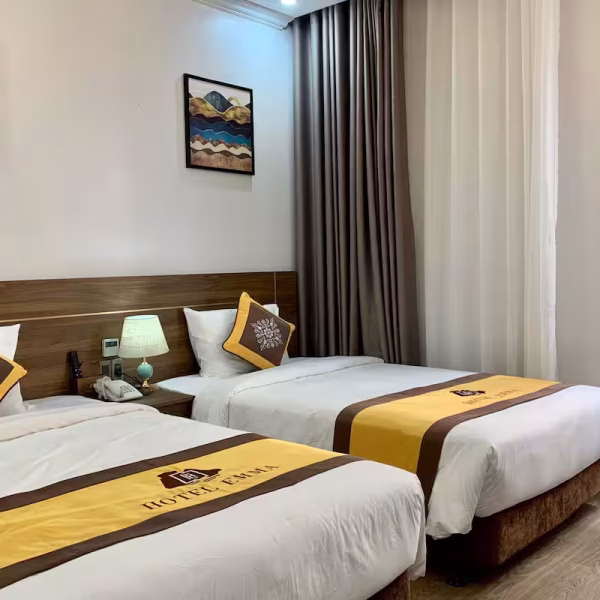 Gối trang trí vải gấm 2 lớp thêu logo G1