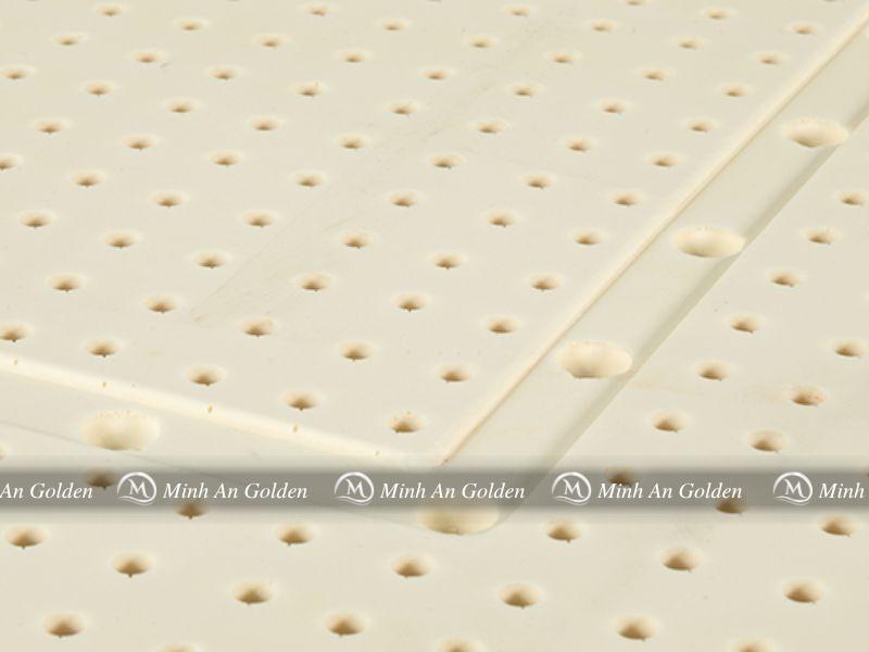 Bề mặt đệm cao su thiên nhiên Diamond Luxury với hàng ngàn lỗ thoáng khí Bề mặt đệm cao su thiên nhiên Diamond Luxury với hàng ngàn lỗ thoáng khí