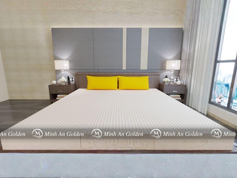 Logo Kim Cương sắc nét, in nổi ở phần đuôi nệm