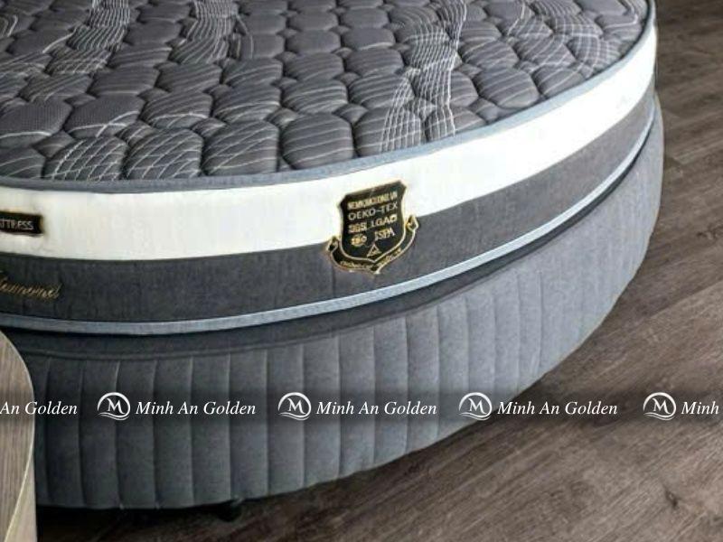 Divan giường tròn được thiết kế thông thoáng, giúp lưu thông khí, hạn chế ẩm mốc