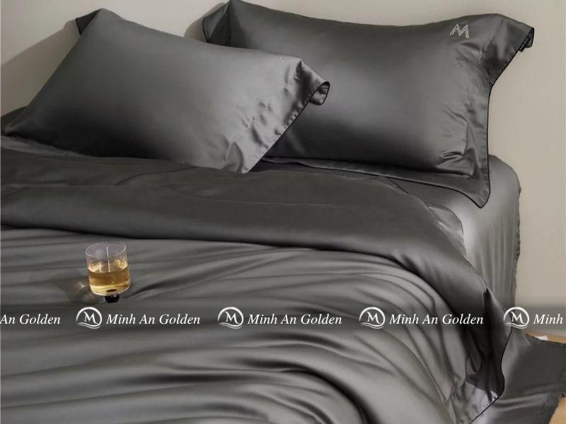 Chăn ga gối Mark Cross có độ bóng và độ mềm mại nhẹ nhàng Chăn ga gối Mark Cross có độ bóng và độ mềm mại nhẹ nhàng