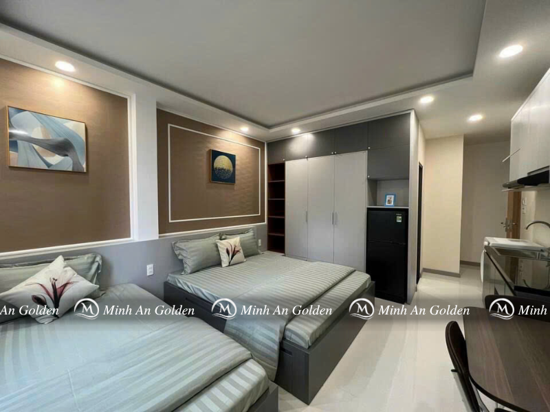 Phòng khách sạn sử dụng chăn ga Poly sọc 3 cm hiện đại