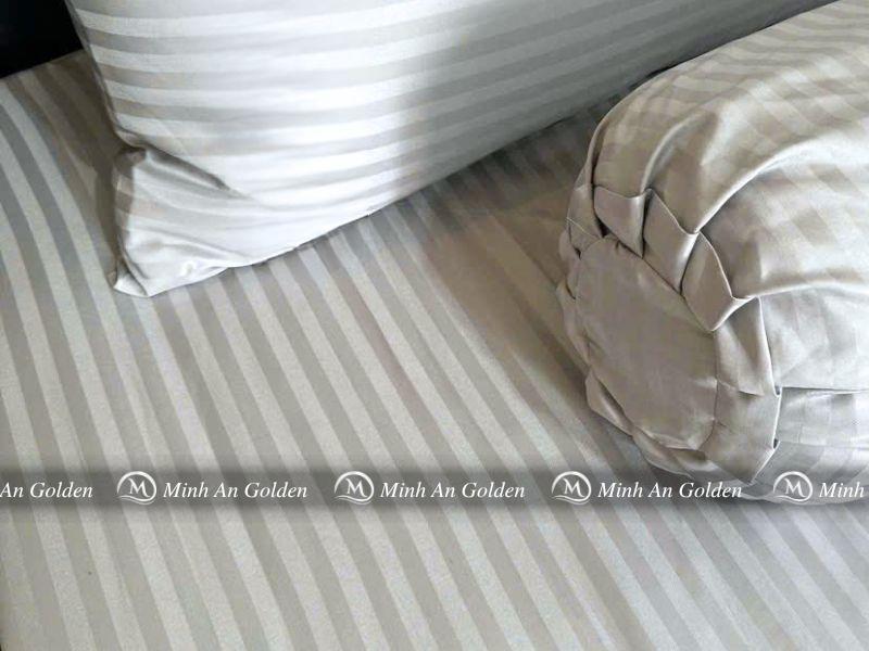 Chất liệu chăn ga gối Poly sọc 1 cm