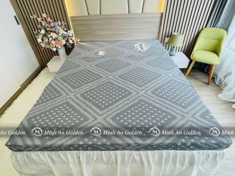 Đệm bông ép cao su Titanium gấp 3 dễ dàng vệ sinh và vận chuyển