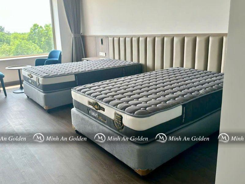 Divan giường với độ cao tiêu chuẩn khách sạn