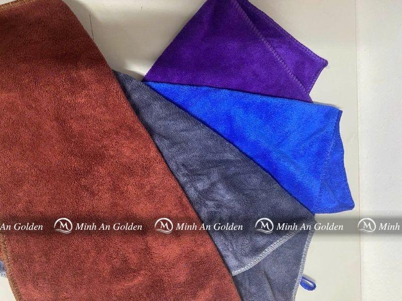 Bề mặt khăn mịn và mềm, không xơ ráp