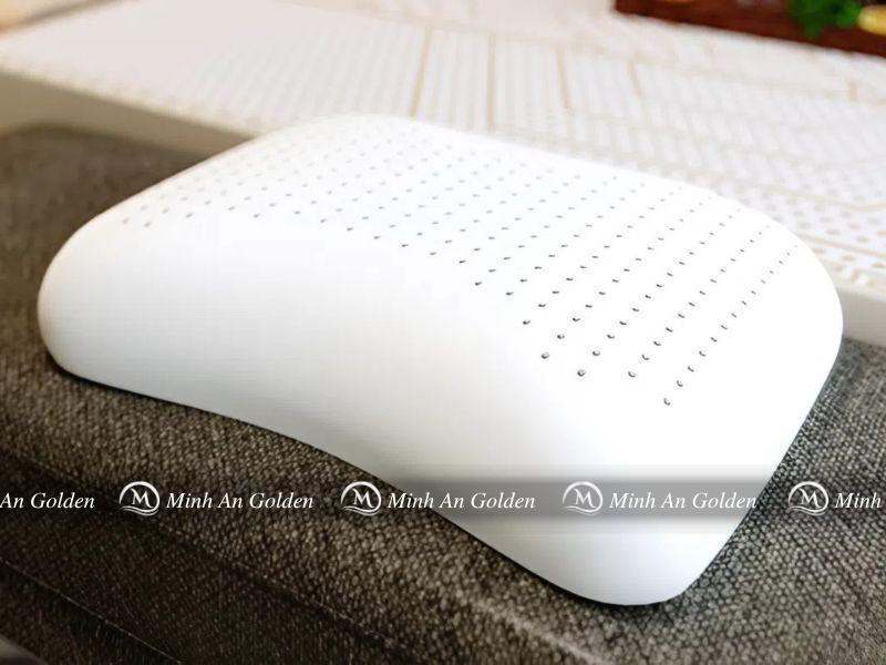 Gối cao su với lỗ thông hơi giúp gối thoáng mát cả trong mùa hè