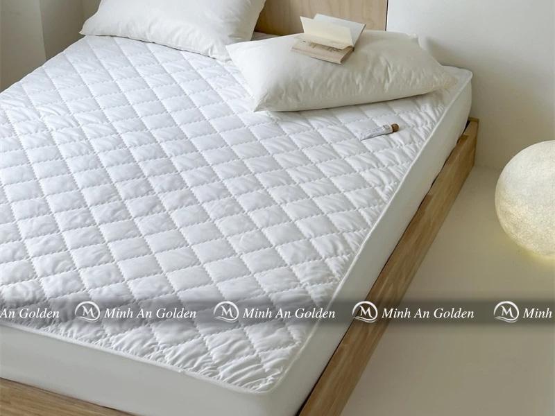 Tấm bảo vệ nệm thoáng khí và êm ái khi sử dụng Tấm bảo vệ nệm chống thấm bọc chun thoáng khí và êm ái khi sử dụng