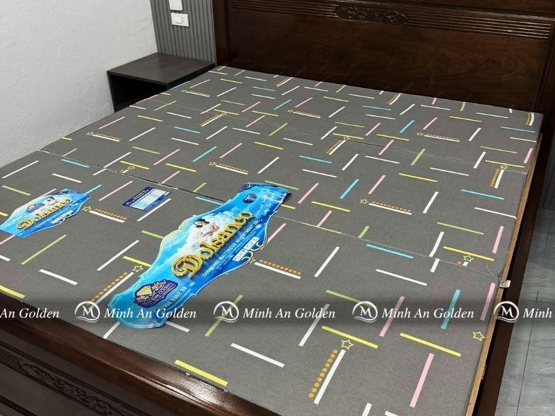 Cận cảnh bề mặt vải cotton mềm, thấm hút mồ hôi và thoáng mát