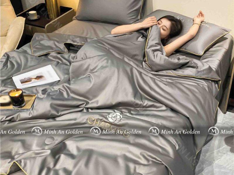 Chăn ga gối lụa với bề mặt mềm mịn và thoáng khí Chăn ga gối lụa với bề mặt mềm mịn và thoáng khí