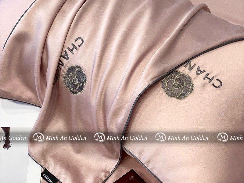 Bảo quản lụa tránh nắng gắt, tránh ma sát mạnh Bảo quản lụa tránh nắng gắt, tránh ma sát mạnh