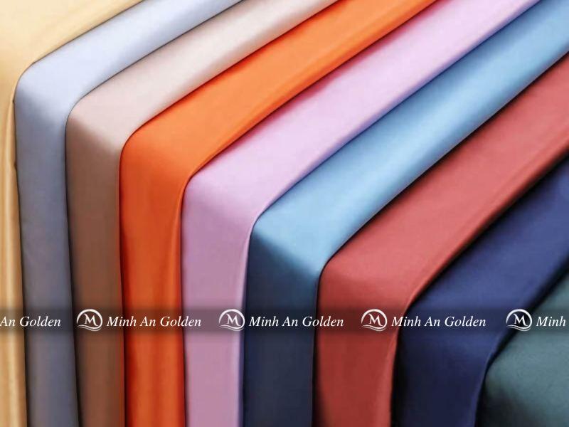 Chất liệu lụa mềm mịn, bóng nhẹ Chất liệu lụa mềm mịn, bóng nhẹ