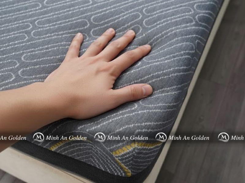 Đệm foam với độ đàn hồi và mềm mại tương đối Đệm foam với độ đàn hồi và mềm mại tương đối