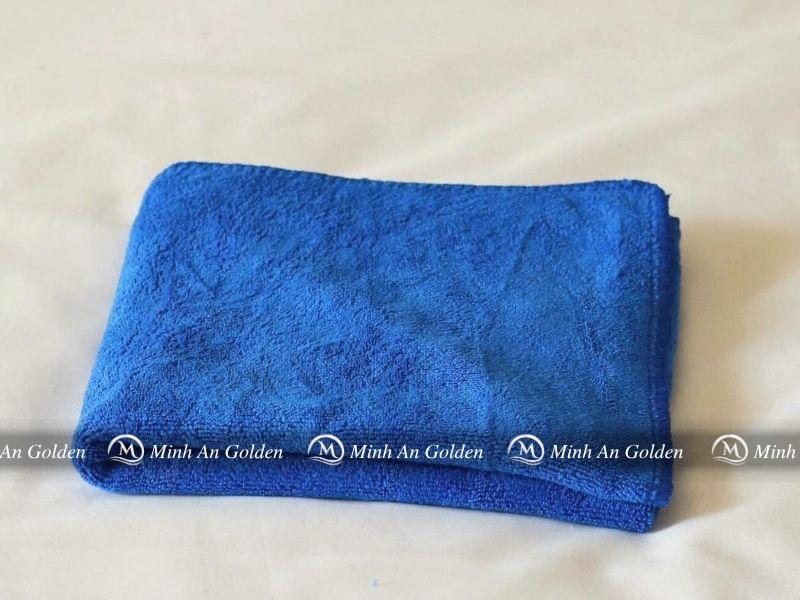 Khăn Microfiber với cấu trúc sợi vi mảnh siêu nhỏ giúp thấm hút hiệu quả
