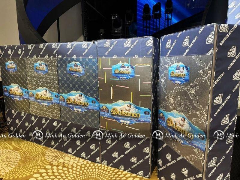 Đệm bông ép 3 mảnh được gấp gọn, tiết kiệm không gian