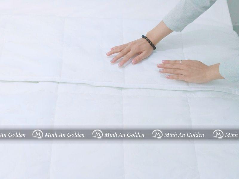 Vỏ bọc cotton giúp ruột chăn thoáng khí và an toàn cho làn da