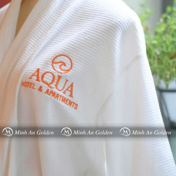 Áo choàng tắm thêu logo