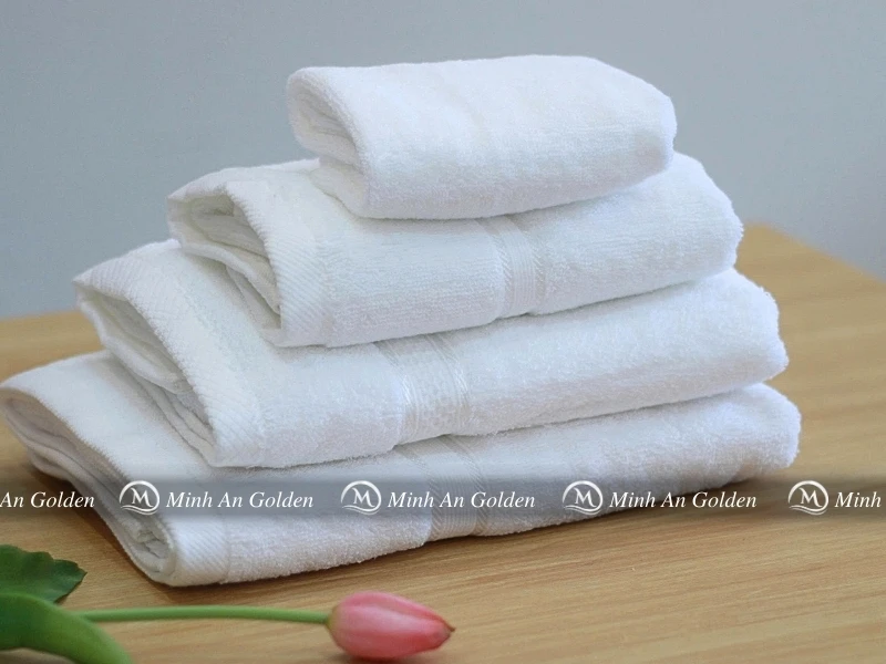Bộ khăn trắng với kích thước đa dạng