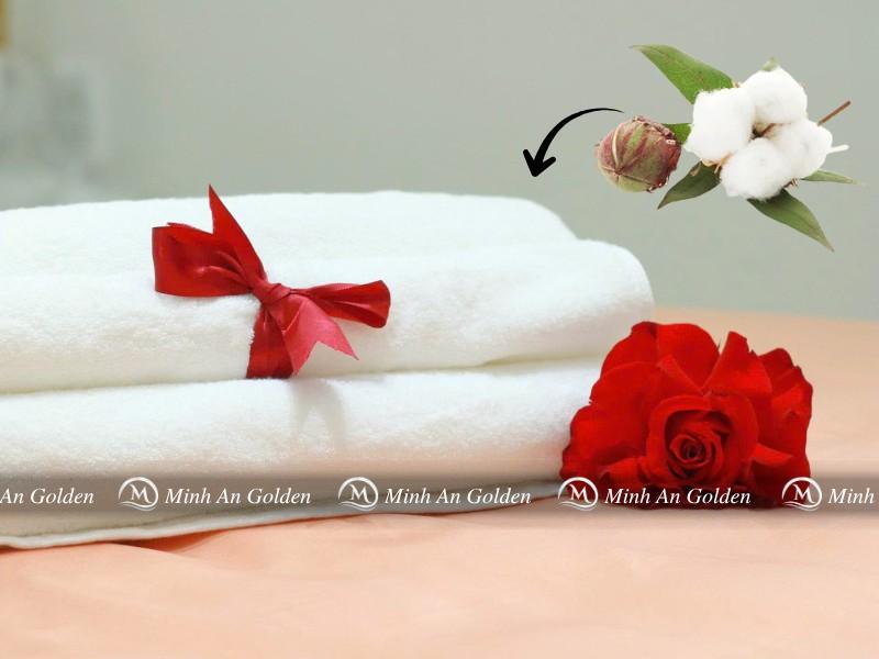 Khăn khách sạn cần làm từ sợi bền, mềm và an toàn cho da
