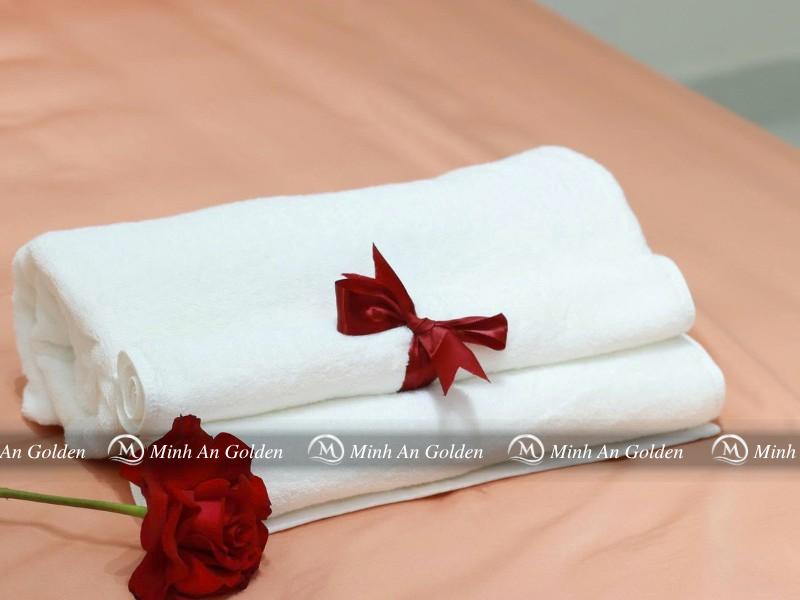 Khăn cotton mềm mại, thấm hút tốt và bền bỉ theo thời gian