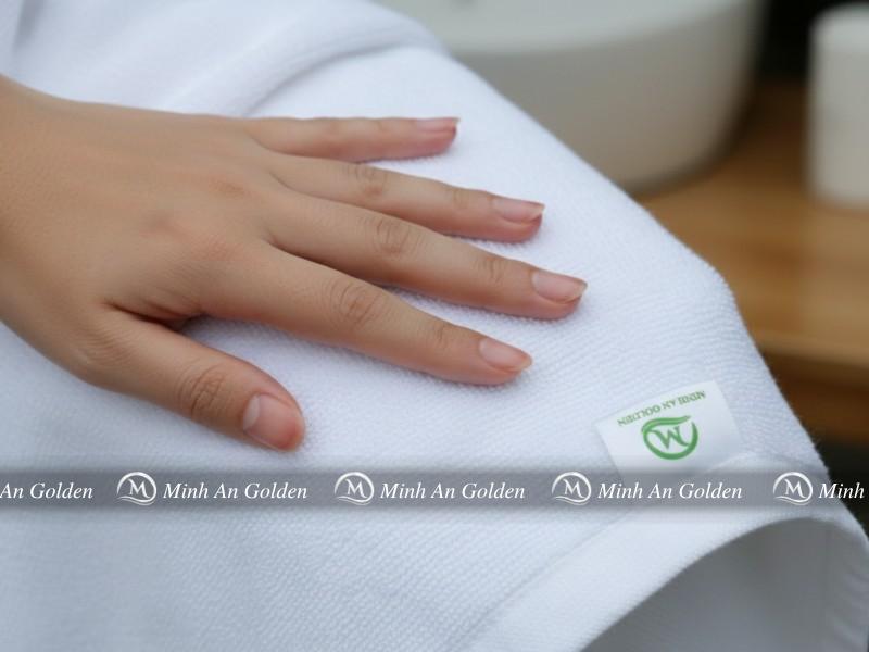 Bề mặt khăn mềm mịn, an toàn cho da nhạy cảm