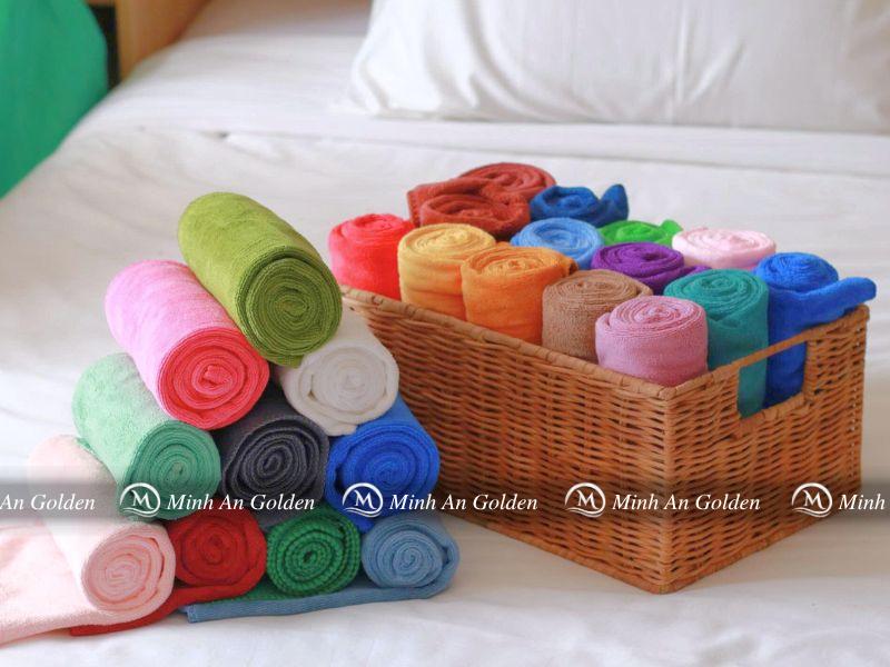 Khăn microfiber sở hữu khả năng hút ẩm nhanh và khô thoáng vượt trội