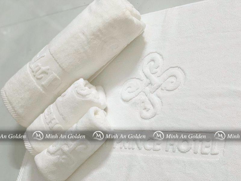 Khăn tắm dập logo sang trọng, mang đậm dấu ấn nhận diện thương hiệu Khăn tắm dập logo sang trọng, mang đậm dấu ấn nhận diện thương hiệu