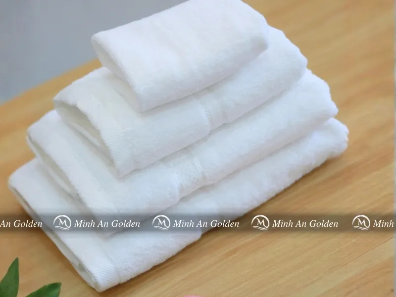 Khăn trắng mang lại cảm giác sạch sẽ, sang trọng và chuyên nghiệp