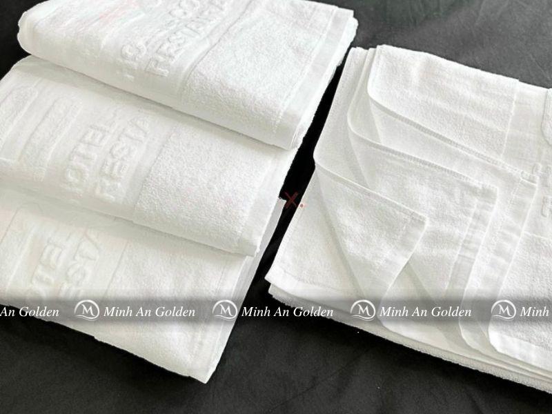 Khăn tay dập logo thân thiện, phù hợp dùng tại khách sạn, resort, villa Khăn tay dập logo thân thiện, phù hợp dùng tại khách sạn, resort, villa