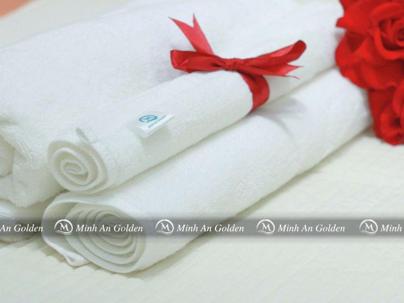 Khăn cotton 100% mềm mại, thấm hút nhanh và an toàn cho da