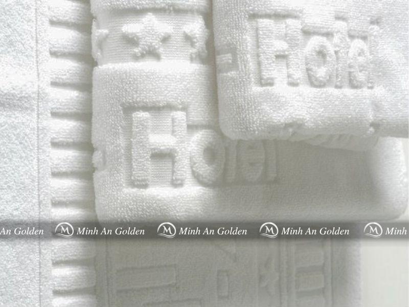 Logo dập nổi bền đẹp, không phai màu và giữ form trong thời gian dài