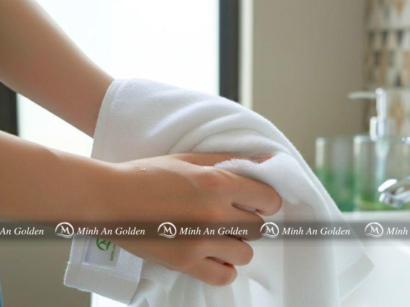 Khăn tay khách sạn mềm mịn, thấm hút tốt