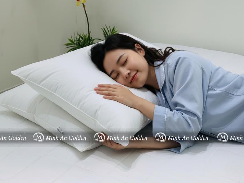 Sử dụng gối giúp nâng đỡ cột sống cổ và cải thiện chất lượng giấc ngủ