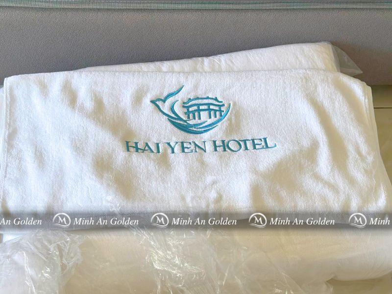 Kỹ thuật thêu giúp logo sắc nét và nổi bật trên nền khăn Kỹ thuật thêu giúp logo sắc nét và nổi bật trên nền khăn