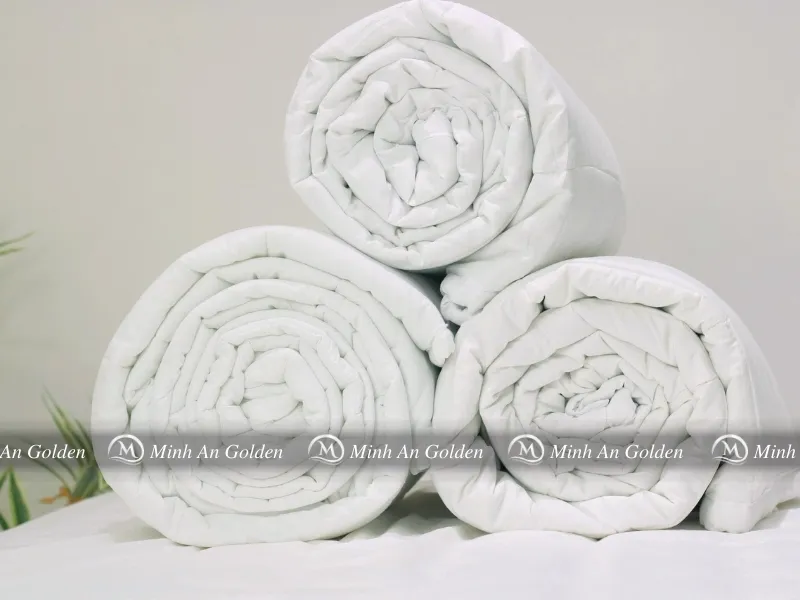 Ruột chăn khách sạn đảm bảo độ ấm, nhẹ và thoáng khí khi sử dụng