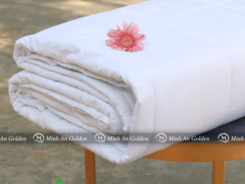 Microfiber mềm mịn, siêu nhẹ và mang lại cảm giác thoải mái khi nằm