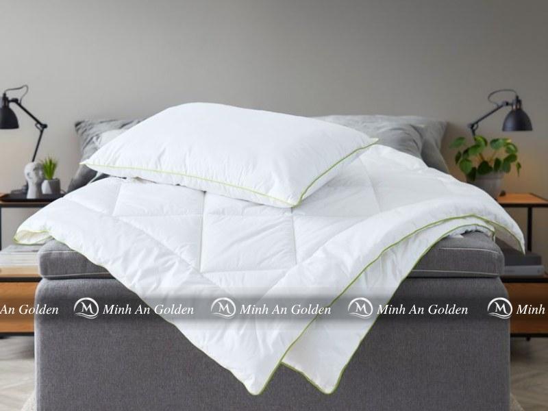 Ruột Polyester có độ bền cao, giữ nhiệt tốt và giá thành hợp lý