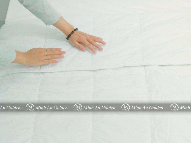 Ruột chăn thoáng khí giúp tránh bí nóng và tạo cảm giác dễ chịu