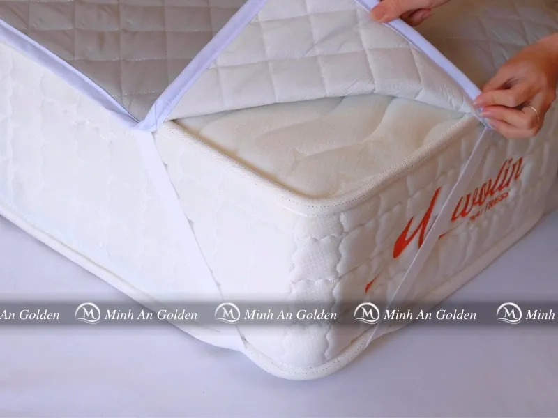 Thiết kế 4 góc giúp cố định chắc chắn và chống thấm hiệu quả