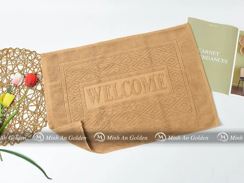 Thảm dập chữ “Welcome” tạo điểm nhấn chào đón khách hàng