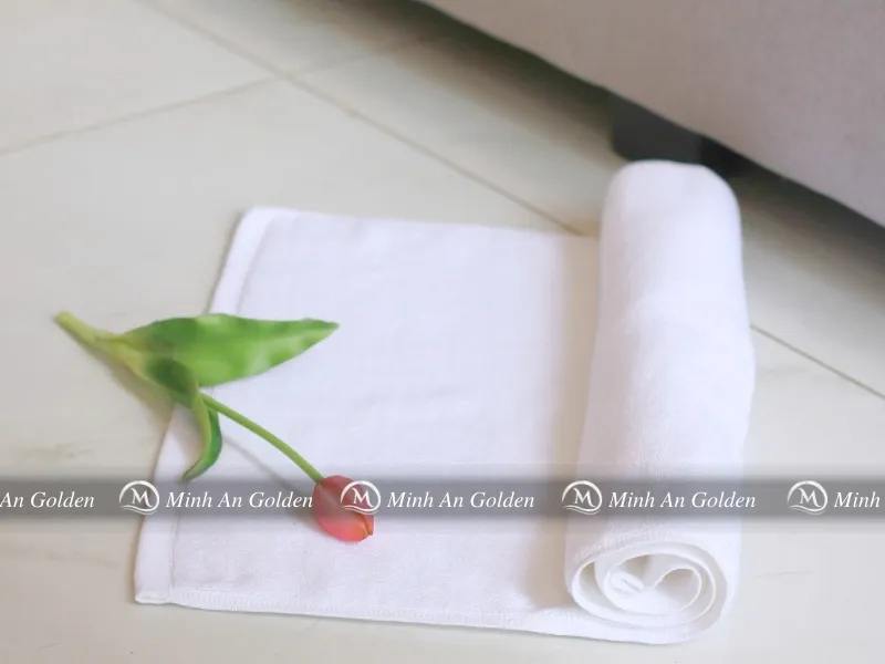 Thảm trắng mang phong cách tinh tế, sạch sẽ và dễ đồng bộ nội thất.