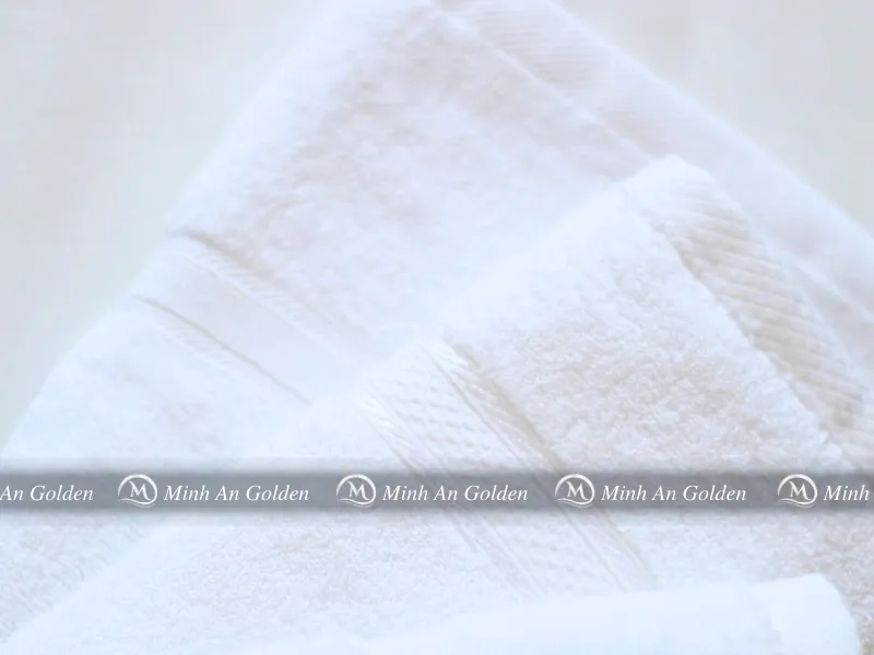 Khăn tắm khách sạn cần đảm bảo độ bền, thấm hút và an toàn cho da