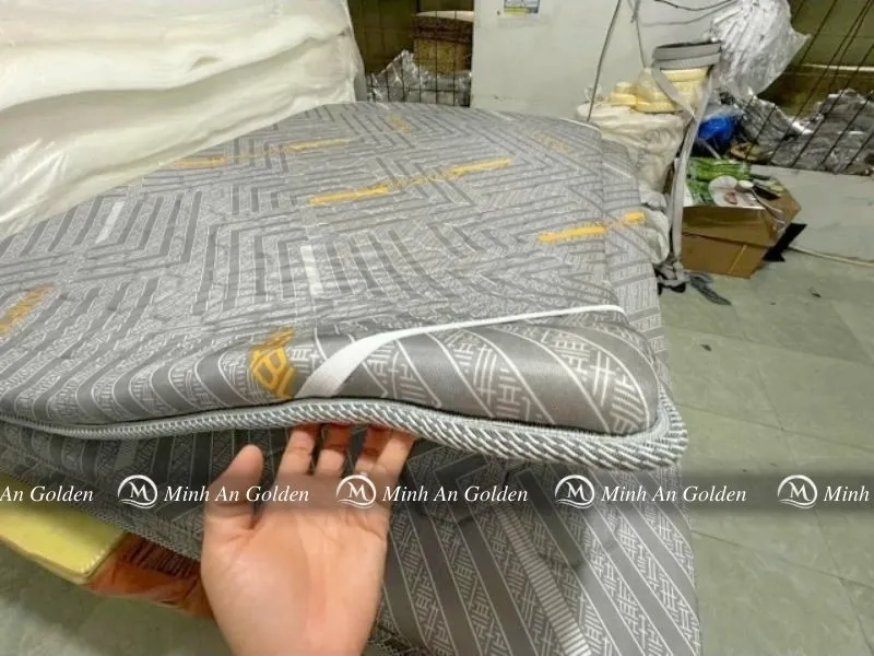 Topper cao su tổng hợp có độ đàn hồi tốt và nâng đỡ ổn định
