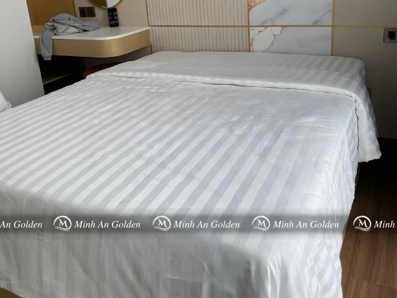 Vỏ chăn được may chắc chắn, dễ tháo lắp và thay giặt