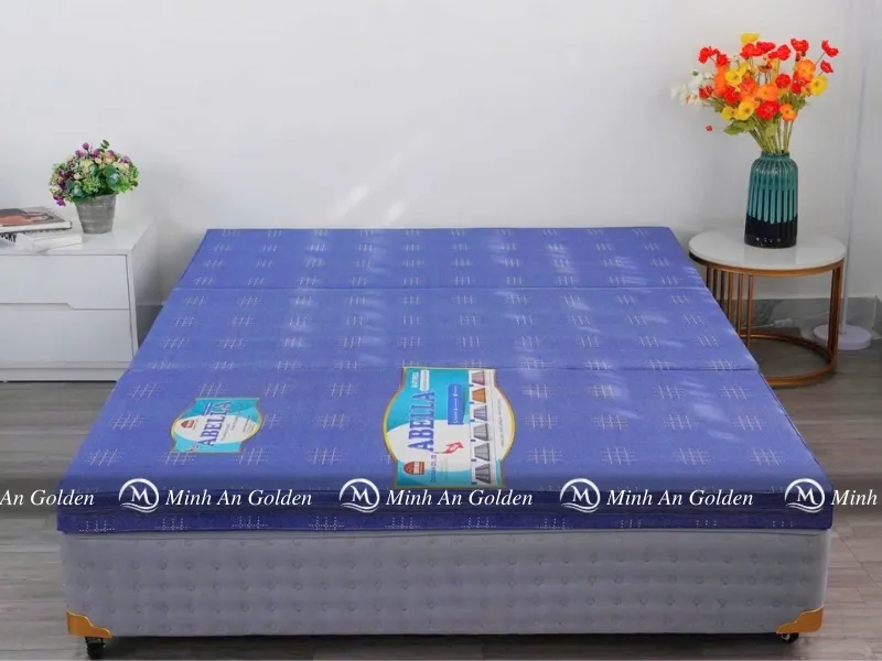 Đệm bông ép nguyên khối với bề mặt phẳng cứng